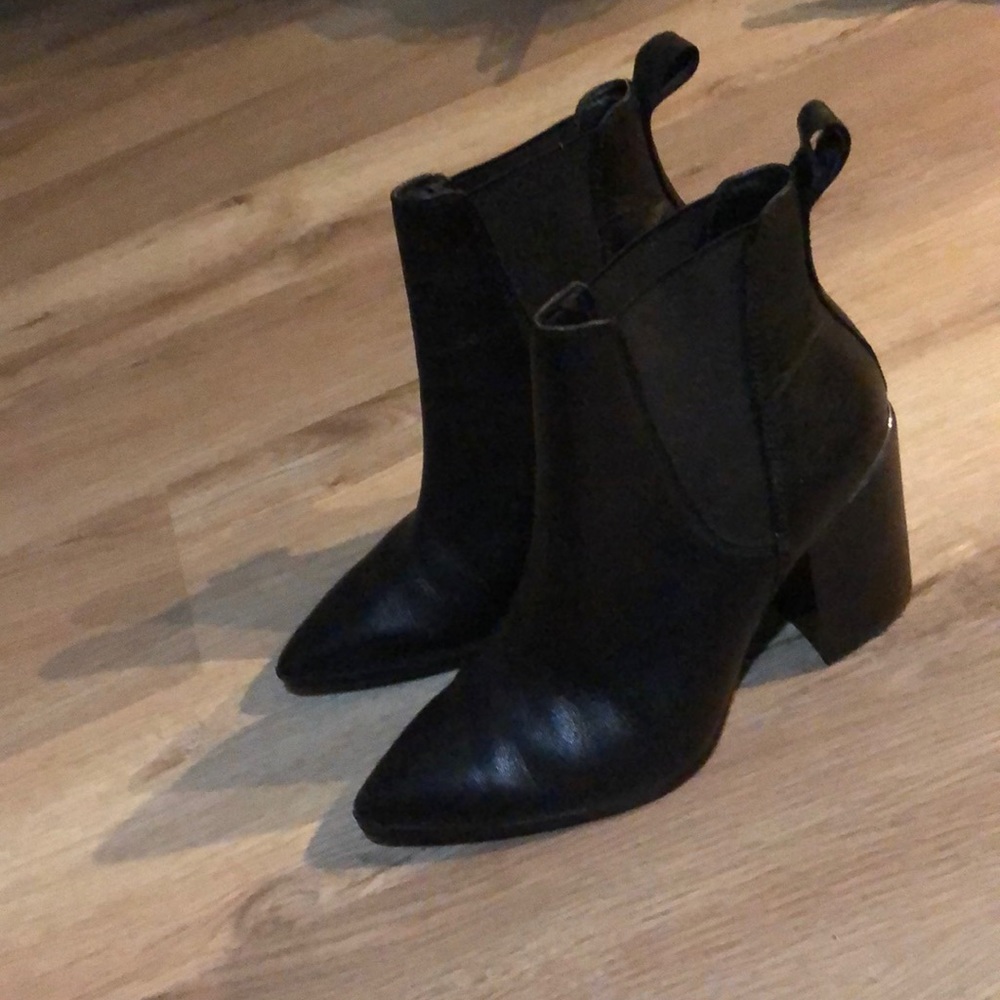 Steve Madden black booties